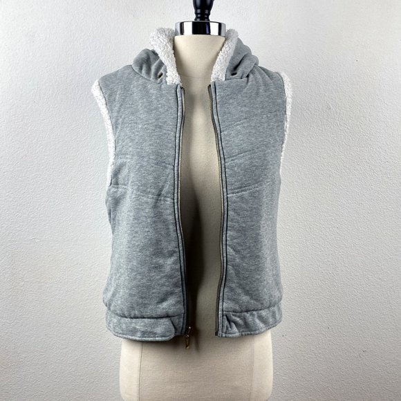 Victoria Secret Plush & Lush Sherpa Hooded Vest Grey & White Size Med Zip Front - Picture 1 of 7